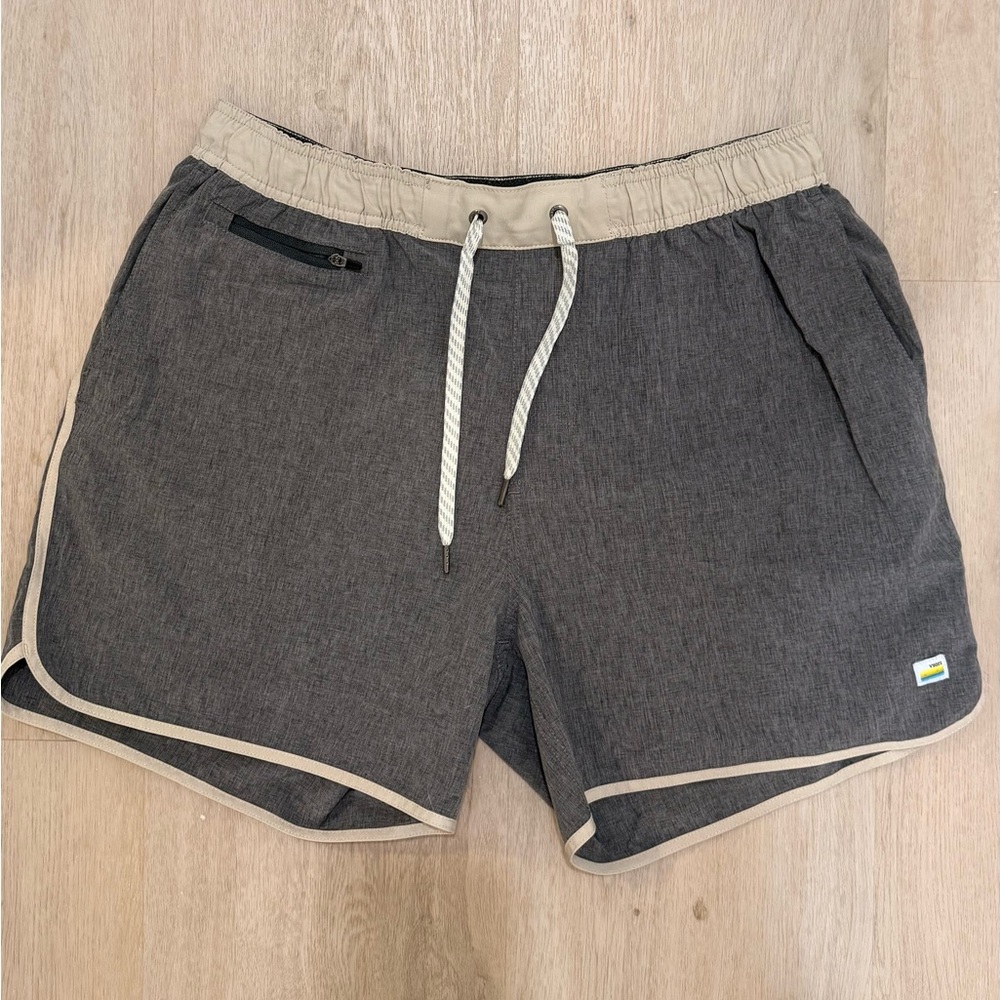 Vuori (L) Banks Charcoal Men's Athletic Shorts with Cream Trim